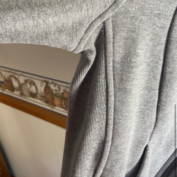 Lululemon Scuba Full Zip - Picture 4 of 5